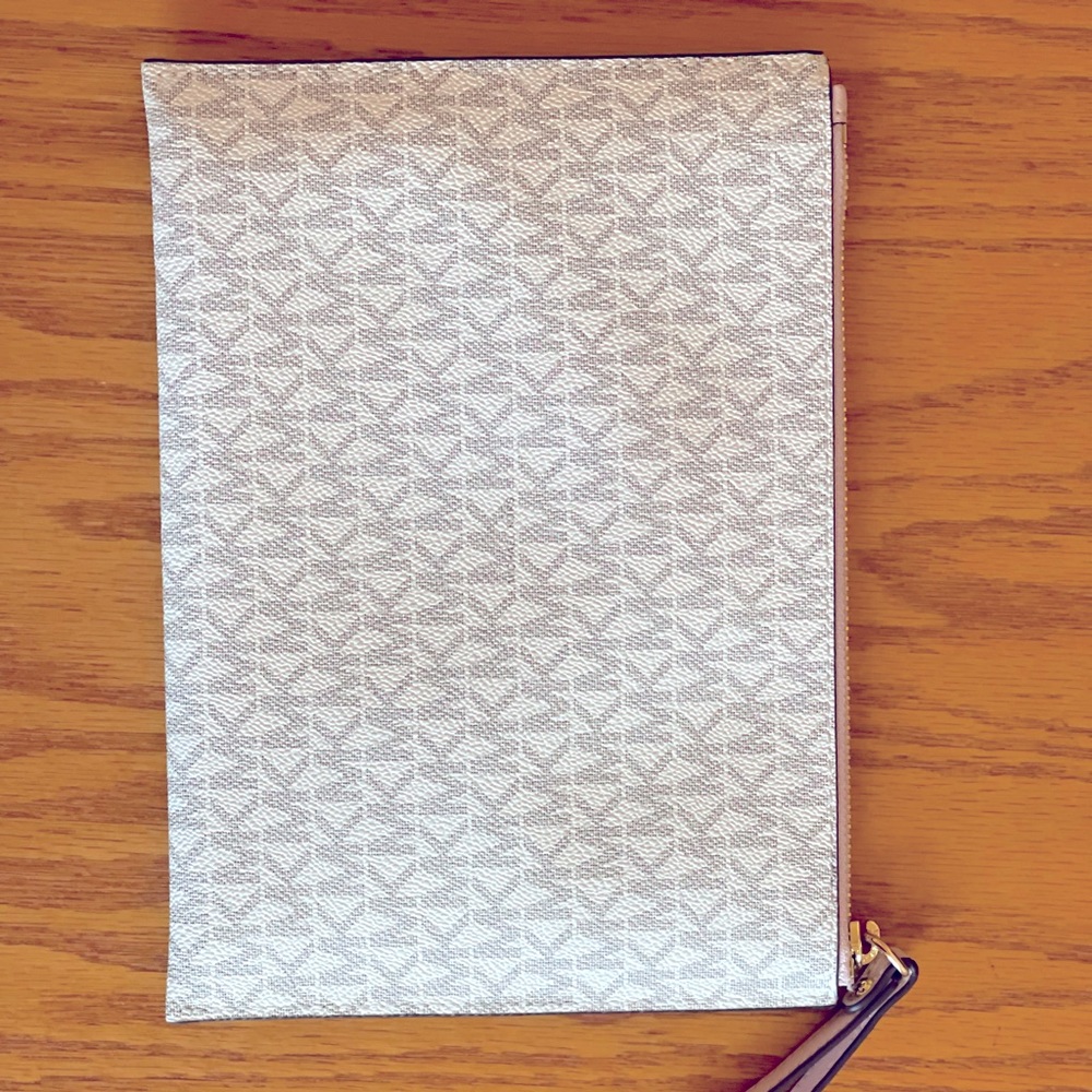 Michael Kors Wristlet